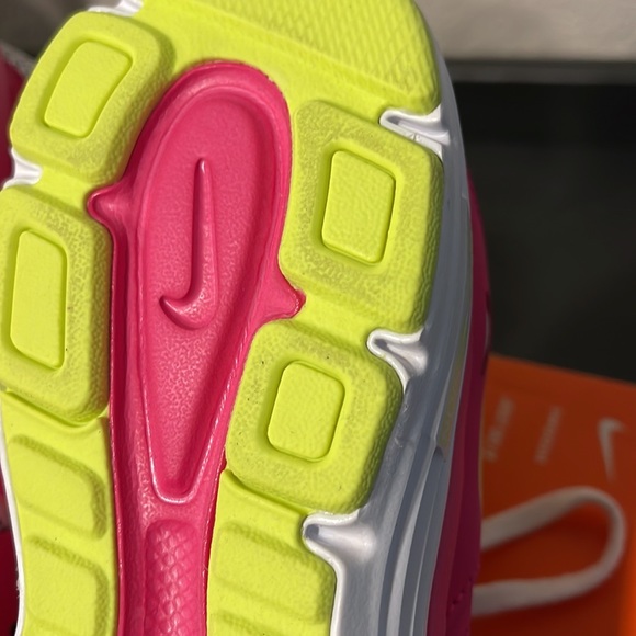 Nike Dual Fusion Run 2. Girls 4.5Y Equivalent to Women’s Size 6 - Picture 6 of 7